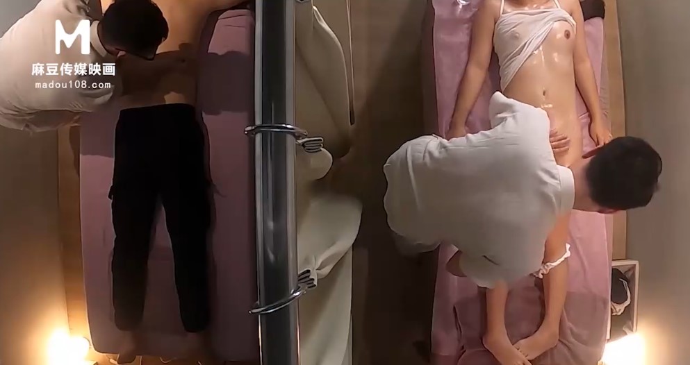 Đưa em người yêu đi mát xa bị anh KTV xoạc sướng lồn